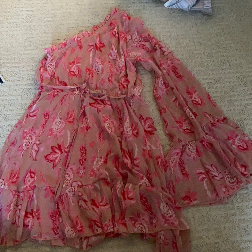 One armed flow he summer dress with belt